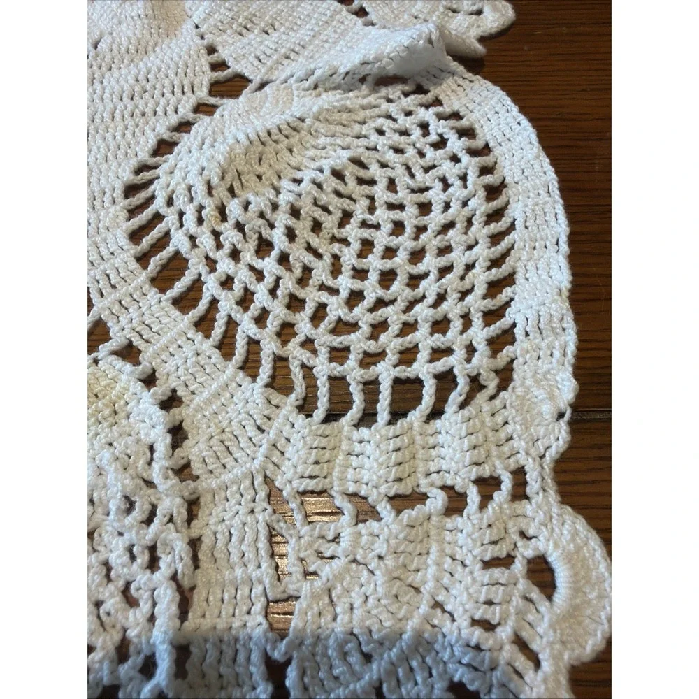 Vtg Hand Crocheted Table Runner Doily Pineapple Design 25.5